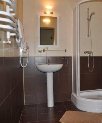 100 Metriv Vid Vytyagu Hotel Bukovel Bilik gambar